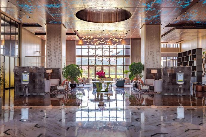 Imagen del bar/restaurante del Hotel Holiday Inn Resort Maoshan Hot Spring. Foto 5