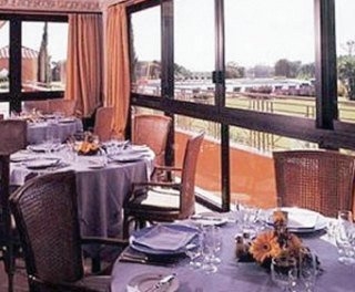 Imagen del bar/restaurante del Hotel Holiday Inn Resort Naples Castel Volturno. Foto 2