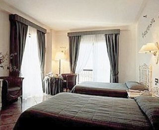 Imagen de la habitación del Hotel Holiday Inn Resort Naples Castel Volturno. Foto 3