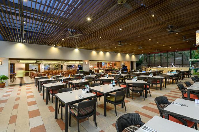 Imagen del bar/restaurante del Hotel Holiday Inn Resort Penang. Foto 2