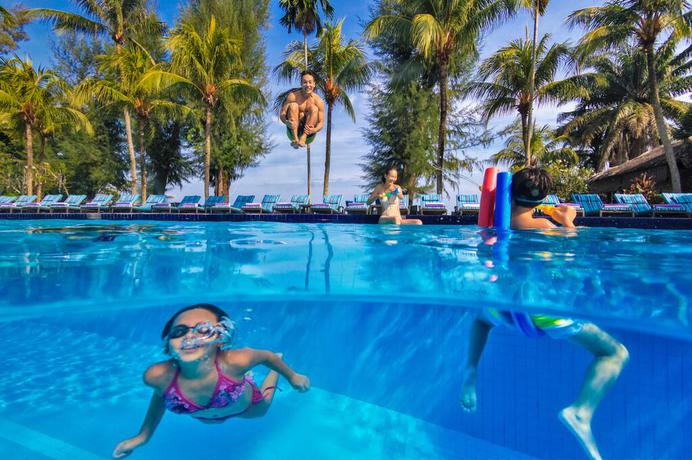 Imagen de la piscina del Hotel Holiday Inn Resort Penang. Foto 8