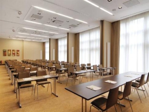 Imagen general del Hotel Holiday Inn Resort Warszawa J&oacute;zef&oacute;w****. Foto 8