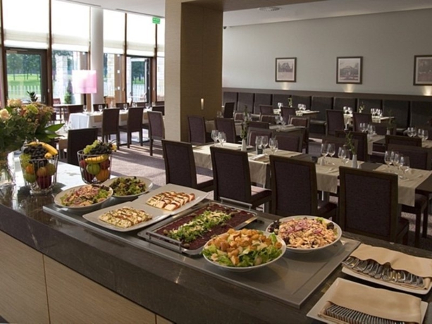 Imagen general del Hotel Holiday Inn Resort Warszawa J&oacute;zef&oacute;w****. Foto 10