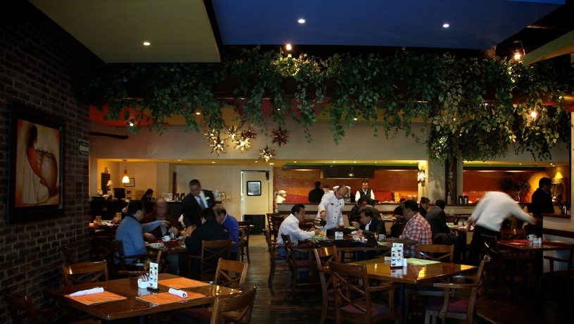 Imagen del bar/restaurante del Hotel Holiday Inn Reynosa Zona Dorada, An Ihg. Foto 2