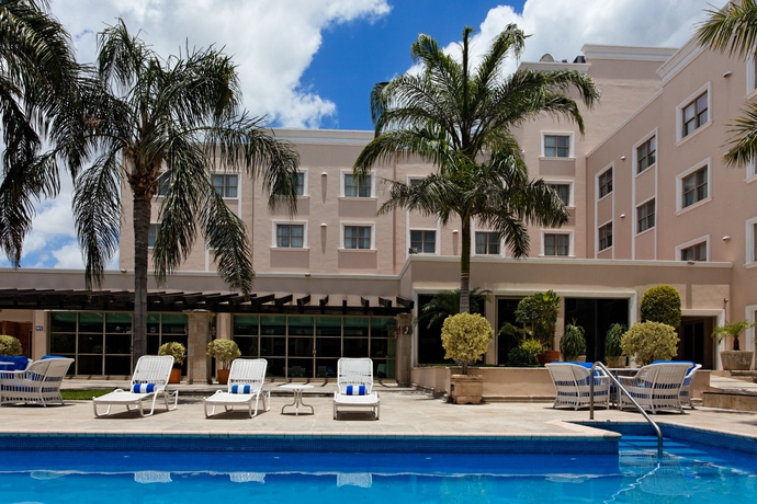 Imagen de la piscina del Hotel Holiday Inn Reynosa Zona Dorada, An Ihg. Foto 16