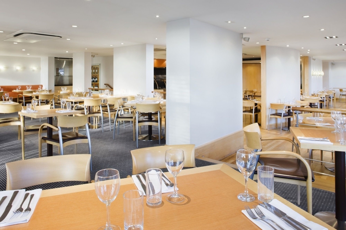 Imagen del bar/restaurante del Hotel Holiday Inn Rochester Chatham, An Ihg. Foto 2