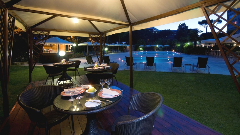 Imagen del bar/restaurante del Hotel Holiday Inn Rome- Eur Parco Dei Medici, An Ihg. Foto 4