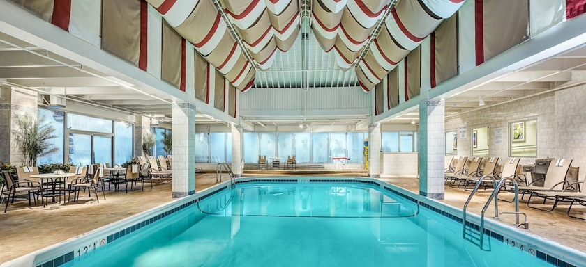 Imagen de la piscina del Hotel Holiday Inn Rosslyn at Key Bridge. Foto 14