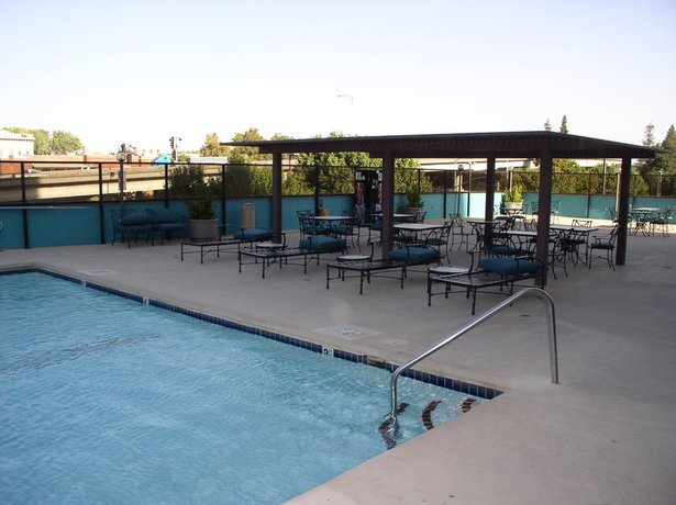 Imagen de la piscina del Hotel Holiday Inn Sacramento Downtown-arena, An Ihg. Foto 6