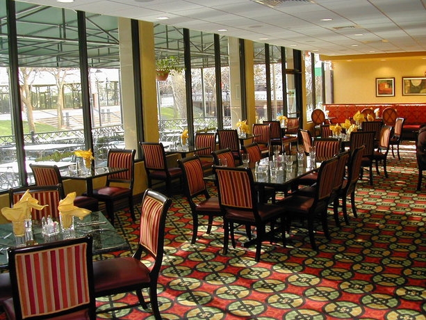 Imagen del bar/restaurante del Hotel Holiday Inn Sacramento Downtown-arena, An Ihg. Foto 2
