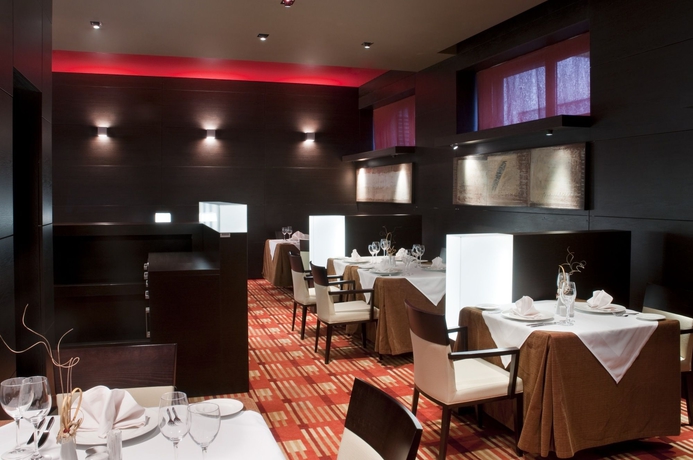 Imagen del bar/restaurante del Hotel Holiday Inn Samara, An Ihg. Foto 3