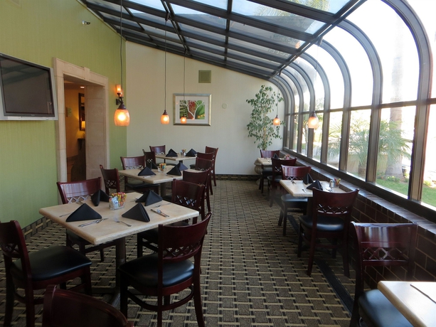 Imagen del bar/restaurante del Hotel Holiday Inn Santa Ana Orange County Airport, An Ihg. Foto 2