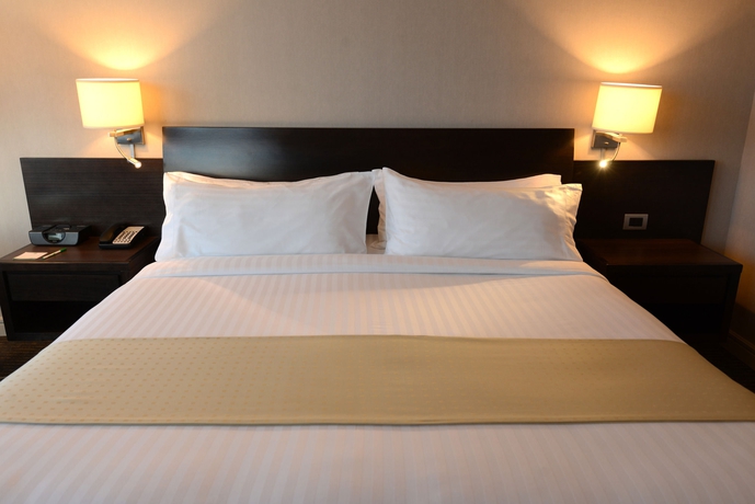 Imagen de la habitación del Hotel Holiday Inn Santiago - Airport Terminal. Foto 3