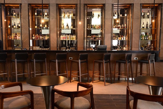 Imagen del bar/restaurante del Hotel Holiday Inn Santiago - Airport Terminal. Foto 2