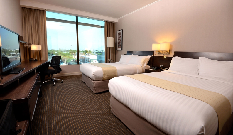 Imagen de la habitación del Hotel Holiday Inn Santiago - Airport Terminal. Foto 12