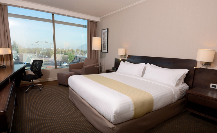 Imagen de la habitación del Hotel Holiday Inn Santiago - Airport Terminal. Foto 13