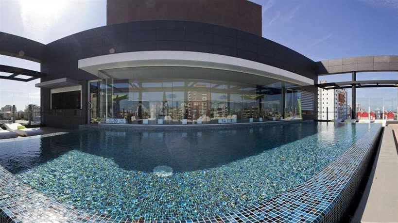 Imagen de la piscina del Hotel Holiday Inn Santo Domingo. Foto 15