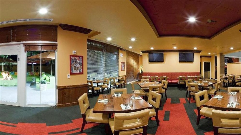 Imagen del bar/restaurante del Hotel Holiday Inn Sarasota Airport, An Ihg. Foto 1