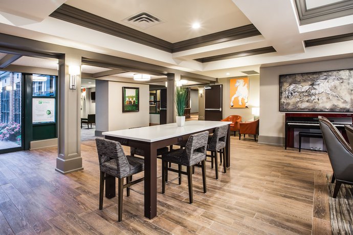 Imagen del bar/restaurante del Hotel Holiday Inn Saratoga Springs, An Ihg. Foto 8