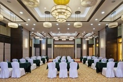 Imagen de los interiores del Hotel Holiday Inn Sea View Qinhuangdao. Foto 6