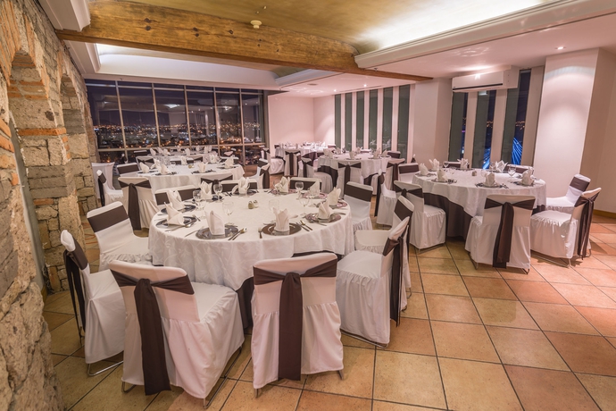 Imagen de los interiores del Hotel Holiday Inn Select - Guadalajara. Foto 10