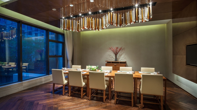 Imagen del bar/restaurante del Hotel Holiday Inn Shanghai Hongqiao, An Ihg. Foto 3