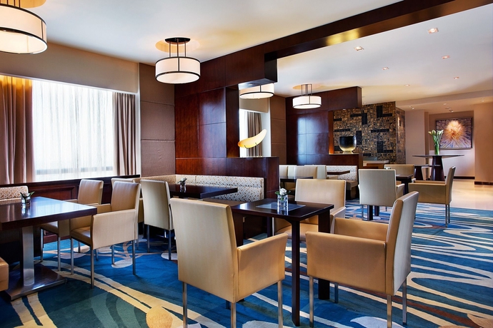 Imagen del bar/restaurante del Hotel Holiday Inn Shanghai Pudong Kangqiao, An Ihg. Foto 3