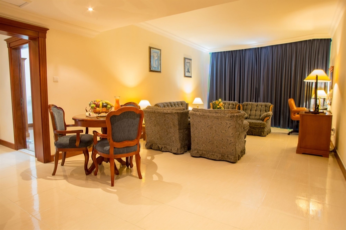 Imagen de los interiores del Hotel Holiday Inn Sharjah. Foto 8