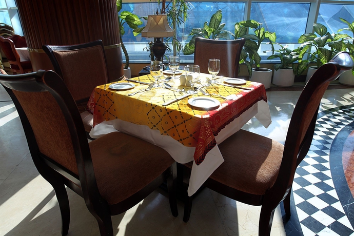 Imagen del bar/restaurante del Hotel Holiday Inn Sharjah. Foto 3