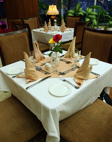 Imagen del bar/restaurante del Hotel Holiday Inn Sharjah. Foto 4