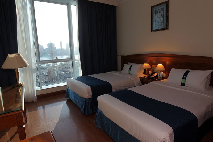Imagen de la habitación del Hotel Holiday Inn Sharjah. Foto 6