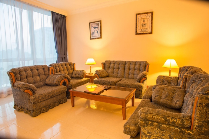 Imagen de los interiores del Hotel Holiday Inn Sharjah. Foto 12