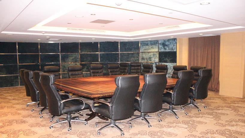 Imagen de los interiores del Hotel Holiday Inn Shijiazhuang Central. Foto 18