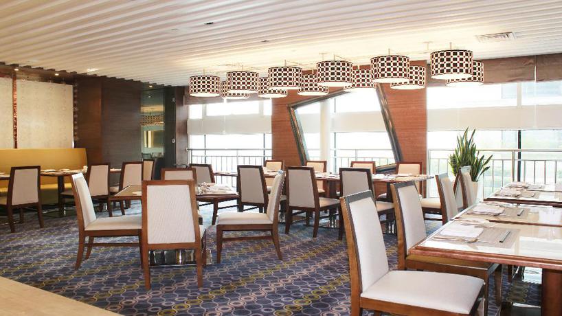 Imagen del bar/restaurante del Hotel Holiday Inn Shijiazhuang Central. Foto 9