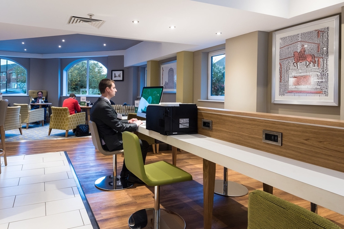 Imagen del bar/restaurante del Hotel Holiday Inn Slough - Windsor, An Ihg. Foto 7