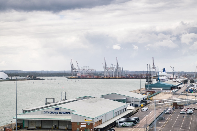 Imagen de los exteriores del Hotel Holiday Inn Southampton. Foto 7