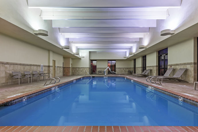 Imagen de la piscina del Hotel Holiday Inn Springdale/fayetteville Area, An Ihg. Foto 16
