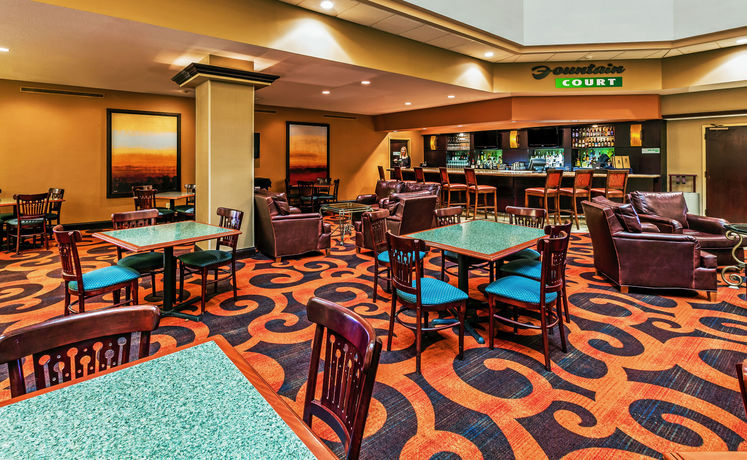 Imagen del bar/restaurante del Hotel Holiday Inn Springdale/fayetteville Area, An Ihg. Foto 6