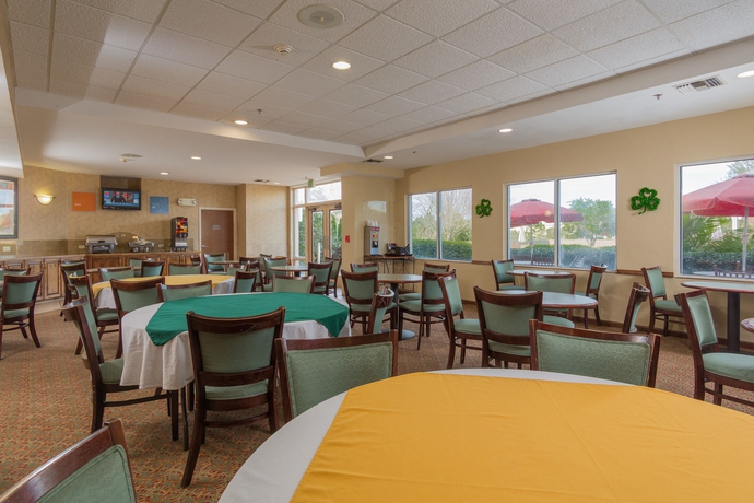 Imagen del bar/restaurante del Hotel Holiday Inn St. Augustine - World Golf, An Ihg. Foto 2