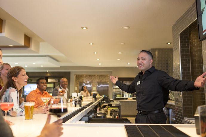 Imagen del bar/restaurante del Hotel Holiday Inn St. Louis - Creve Coeur by IHG. Foto 10