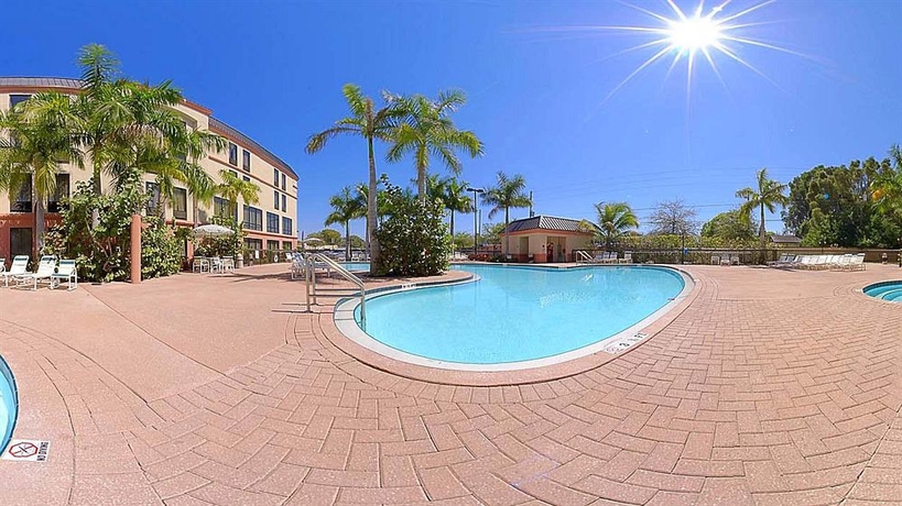 Imagen de la piscina del Hotel Holiday Inn St. Petersburg West, An Ihg. Foto 16