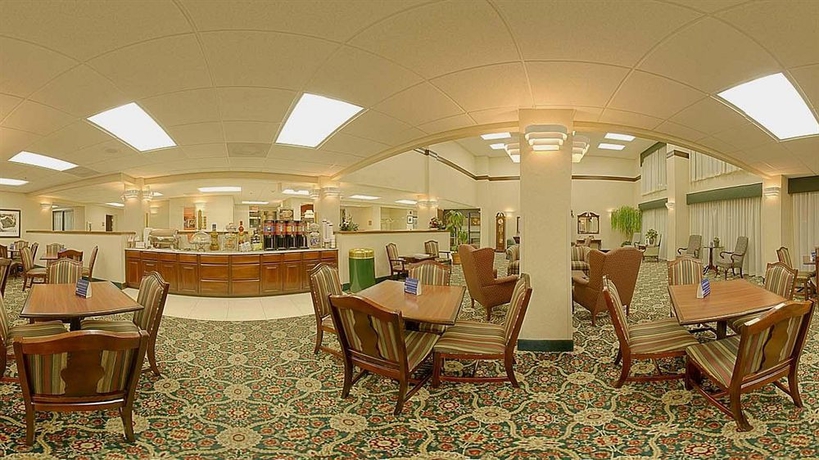 Imagen del bar/restaurante del Hotel Holiday Inn St. Petersburg West, An Ihg. Foto 5