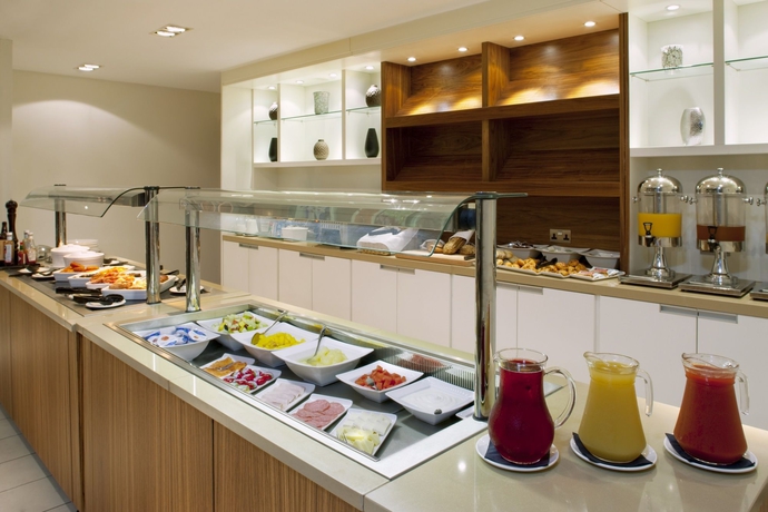 Imagen del bar/restaurante del Hotel Holiday Inn Stevenage, An Ihg. Foto 2