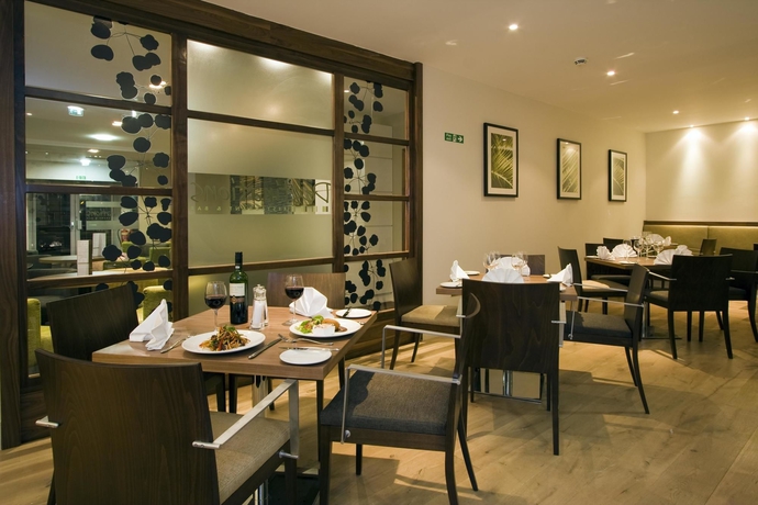 Imagen del bar/restaurante del Hotel Holiday Inn Stevenage, An Ihg. Foto 4