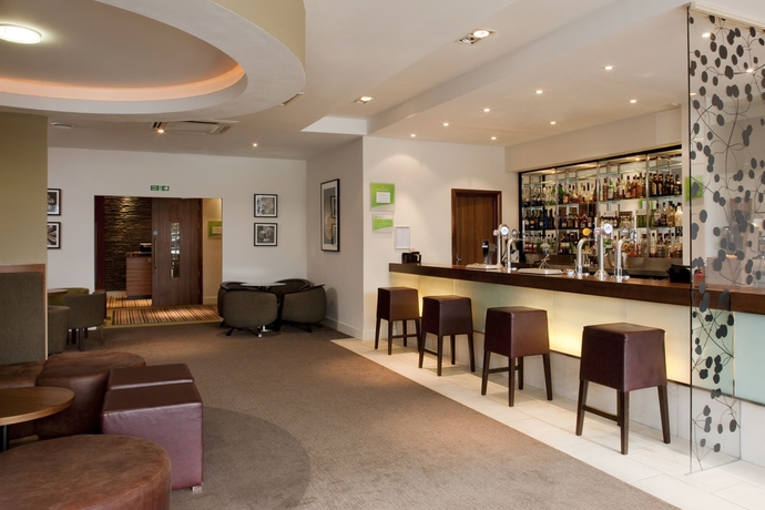 Imagen del bar/restaurante del Hotel Holiday Inn Stevenage, An Ihg. Foto 6