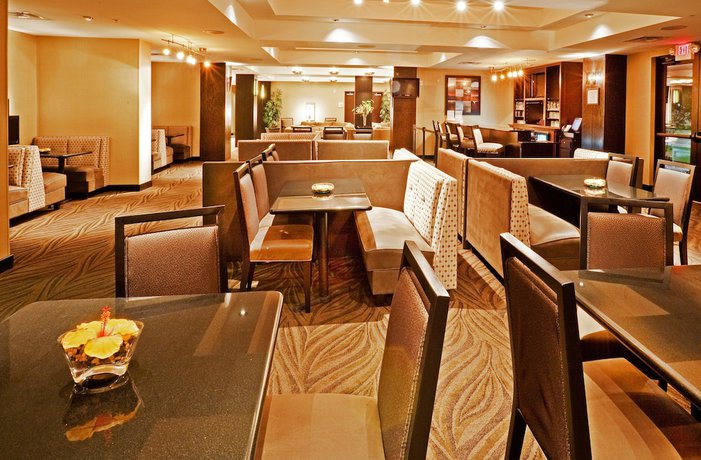 Imagen del bar/restaurante del Hotel Holiday Inn Stillwater - University West, an IHG. Foto 5