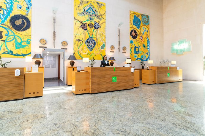 Imagen de los interiores del Hotel Holiday Inn Suites Kuwait, An Ihg. Foto 20