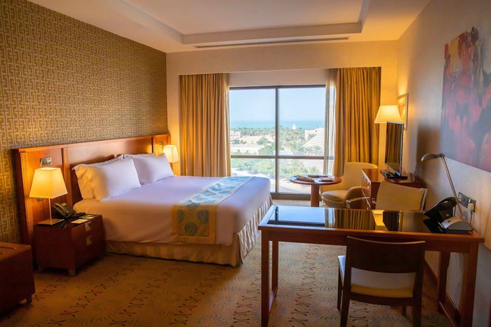 Imagen de la habitación del Hotel Holiday Inn Suites Kuwait, An Ihg. Foto 19