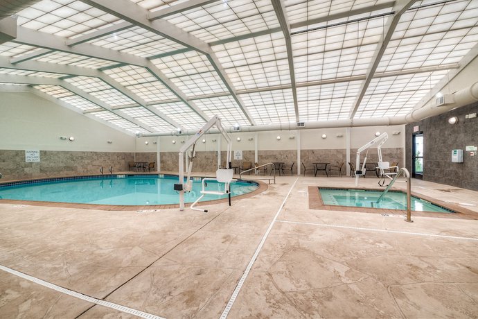 Imagen de la piscina del Hotel Holiday Inn Tacoma Mall by IHG. Foto 19