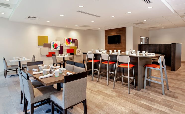 Imagen del bar/restaurante del Hotel Holiday Inn Tallahassee E Capitol - Univ, An Ihg. Foto 3